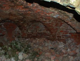 Die Schloßruine VIII ** - Ein Kellergewölbe des Schlosses.