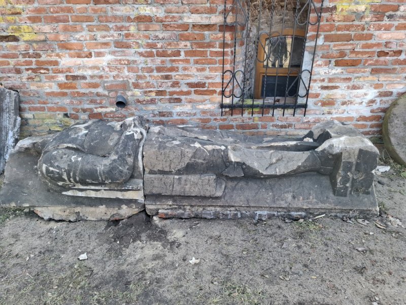 Aktuelle Fotos der Stadt Küstrin / Kostrzyn Ehemalige Altstadt & Festung - Statue der Stülpnagelkaserne *9