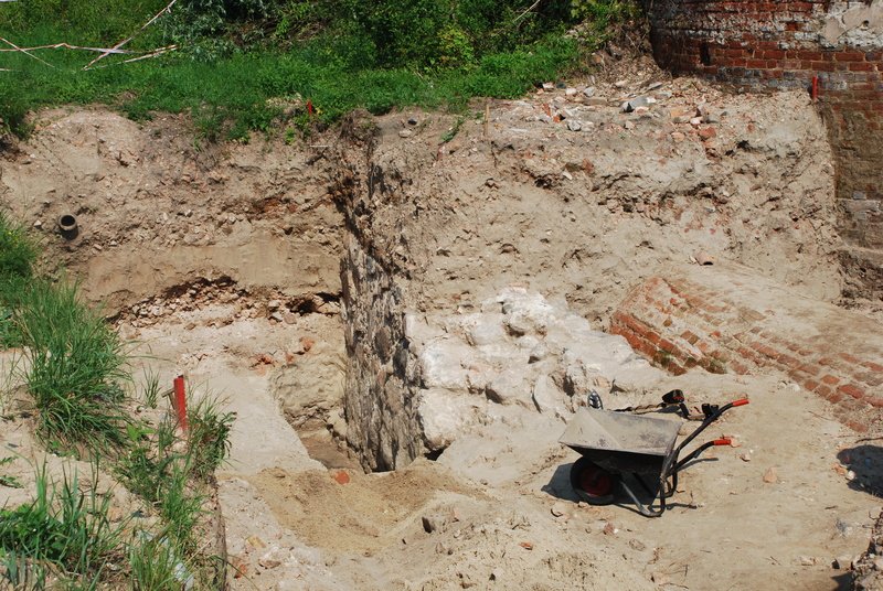 Aktuelle Fotos der Stadt Küstrin / Kostrzyn Die Schloßruine - Ausgrabungen zwischen Schloß und Oder *****