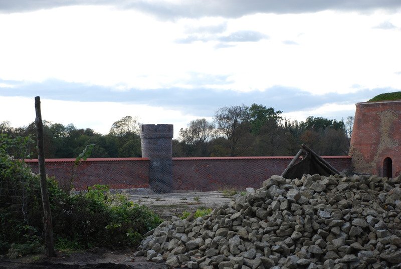 Aktuelle Fotos der Stadt Küstrin / Kostrzyn Ehemalige Altstadt & Festung - Sanierte Mauer mit Mönch ****