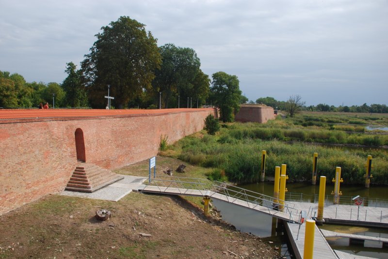 Aktuelle Fotos der Stadt Küstrin / Kostrzyn Ehemalige Altstadt & Festung - Fischertor mit Schiffsanleger *6