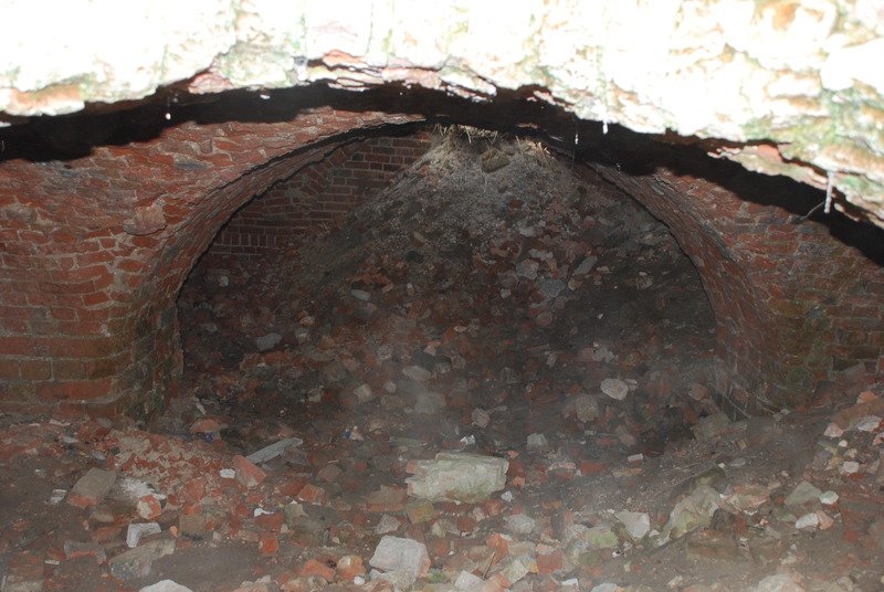 Aktuelle Fotos der Stadt Küstrin / Kostrzyn Die Schloßruine - Blick in ein kleines Gewölbe ***