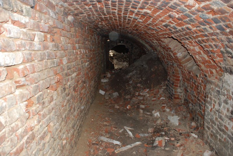 Aktuelle Fotos der Stadt Küstrin / Kostrzyn Die Schloßruine - Im Eingangsbereich des Gewölbes ***