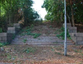 Treppe am Berliner Tor *6 - ... nach dem 2. Weltkrieg als Zugang zum sowjetischen Ehrenmal angelegt.