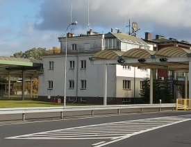 Das weiße Haus von Küstrin *7 - ... bzw. die Lösch-Villa ist das letzte, noch existierende Haus der Küstriner Altstadt. Siehe auch: 