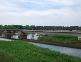 Blick von der Bastion König zur Oderbrücke *** - Blick zur Oder. Nun gehts über den Wall weiter zum Berliner Tor.