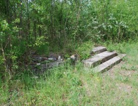 Ein Hauseingang *** - Dabei handelt es sich wohl um den Hintereingang der ehemaligen Artilleriekaserne - später Hebammenanstalt. Dieses langgestreckte Haus begann bereits in der Kommandantenstraße.