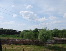 Reste des Hornwerks und alte Eisenbahnbrücke ***
