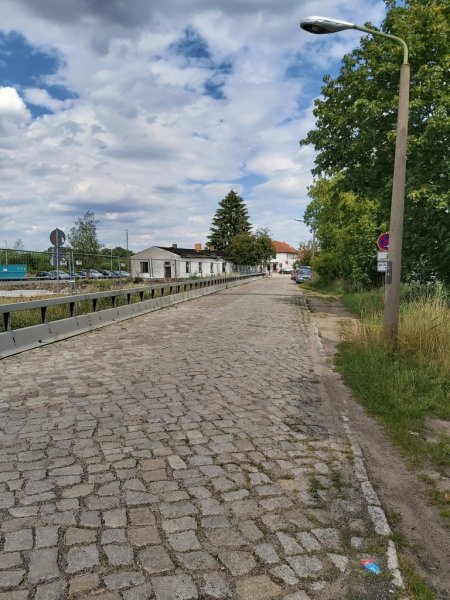 Aktuelle Fotos der Stadt Küstrin / Kostrzyn Bahnhof Küstrin-Kietz - Der Umbau - Die Bahnhofstraße, Blick Richtung Empfangsgebäude *1