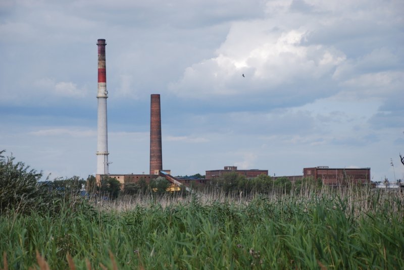 Aktuelle Fotos der Stadt Küstrin / Kostrzyn - Gorin und Warthezufluss Gorin und Warthezufluss - Blick auf die Zellulosefabrik