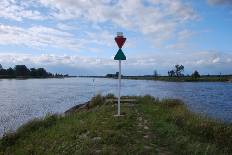Aktuelle Fotos der Stadt Küstrin / Kostrzyn Gorin und Warthezufluss - Die Warthe rechts, die Oder links