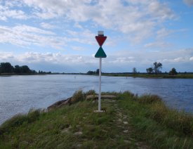 Die Warthe rechts, die Oder links