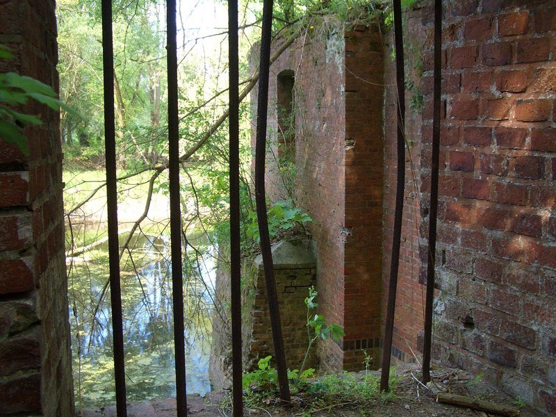 Aktuelle Fotos der Stadt Küstrin / Kostrzyn Lünette B - Blick durch das Fenster