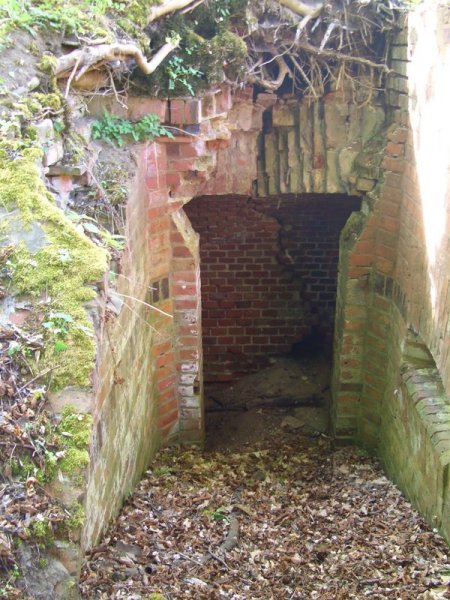 Aktuelle Fotos der Stadt Küstrin / Kostrzyn Lünette B - Ein unverschlossener Eingang...