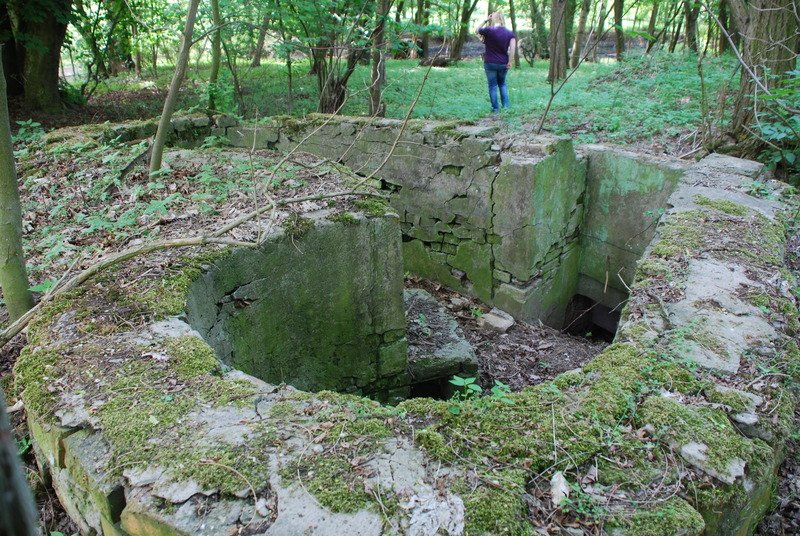 Aktuelle Fotos der Stadt Küstrin / Kostrzyn - Lünette D Lünette D - Ein Schießstand mit Zugang zum Bunker.
