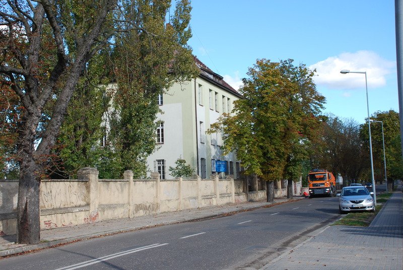 Aktuelle Fotos der Stadt Küstrin / Kostrzyn - Die ehemalige Neustadt Neustadt / Kostrzyn - Warnicker Straße mit Nebengebäude der Pionierkaserne