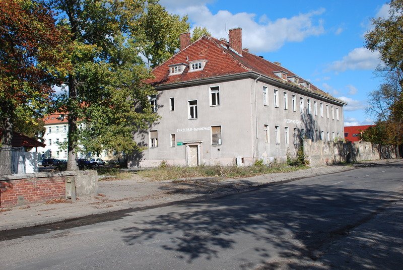 Aktuelle Fotos der Stadt Küstrin / Kostrzyn Neustadt / Kostrzyn - Unsaniertes Nebengebäude der Pionierkaserne
