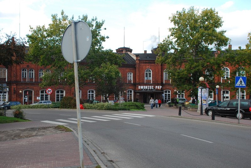 Aktuelle Fotos der Stadt Küstrin / Kostrzyn Neustadt / Kostrzyn - Bahnhofsplatz mit Hauptbahnhof