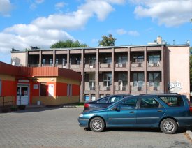 Teil des Städtischen Krankenhauses - in der Warnicker Straße. Hier steht noch etwa die Hälfte eines Bettenhauses. Das Gebäude im Vordergrund, wie hier zu sehen, steht nicht mehr.