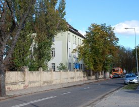 Warnicker Straße mit Nebengebäude der Pionierkaserne - in der Warnicker Straße.