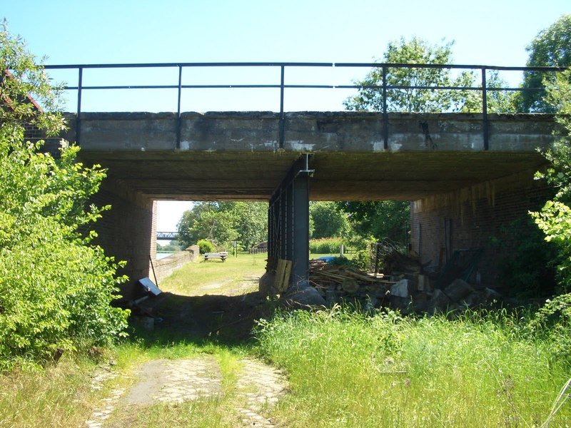 Aktuelle Fotos der Stadt Küstrin / Kostrzyn Oderinsel / Artilleriekaserne - Unterführung unter der Eisenbahnbrücke *3