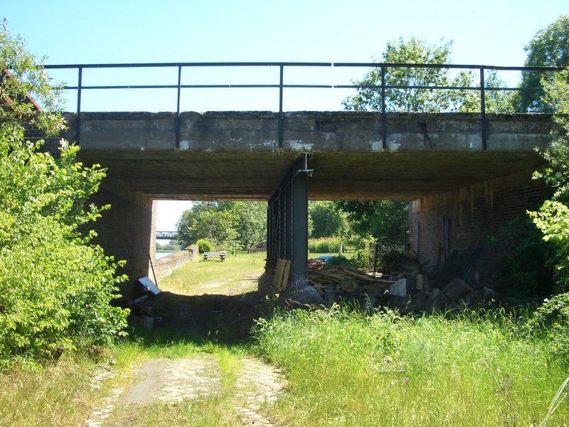 Aktuelle Fotos der Stadt Küstrin / Kostrzyn - Die Oderinsel/Artilleriekaserne Oderinsel / Artilleriekaserne - Unterführung unter der Eisenbahnbrücke *3