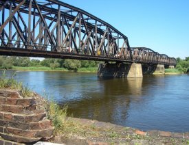 Blick zur Eisenbahnbrücke über die Oder *3 - Foto: D. Zittlau