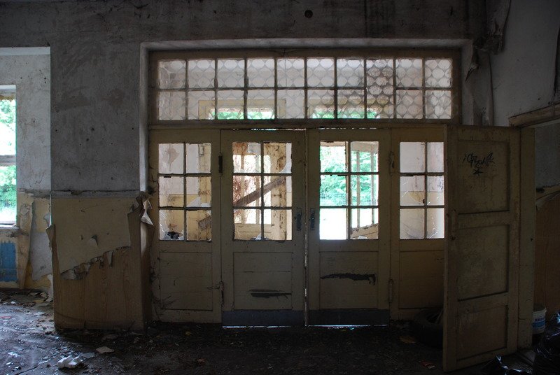 Aktuelle Fotos der Stadt Küstrin / Kostrzyn - Die Oderinsel/Artilleriekaserne Oderinsel / Artilleriekaserne - Eingangsbereich Bahnhof Küstrin-Altstadt *4