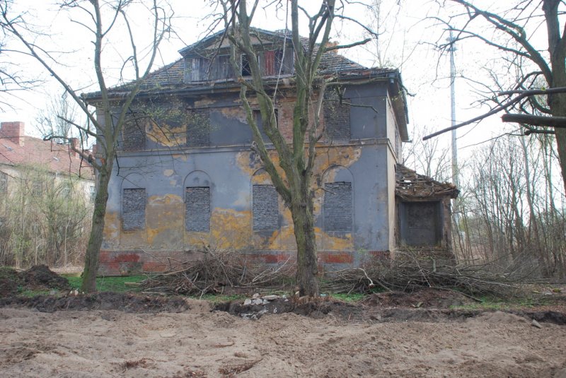 Aktuelle Fotos der Stadt Küstrin / Kostrzyn - Die Oderinsel/Artilleriekaserne Oderinsel / Artilleriekaserne - Ruine der Villa Kuhn, inzwischen abgerissen *6