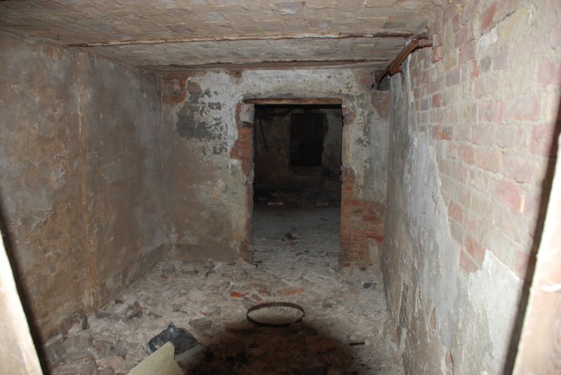 Aktuelle Fotos der Stadt Küstrin / Kostrzyn - Die Oderinsel/Artilleriekaserne Oderinsel / Artilleriekaserne - Villa Kuhn, Innenaufnahme *6
