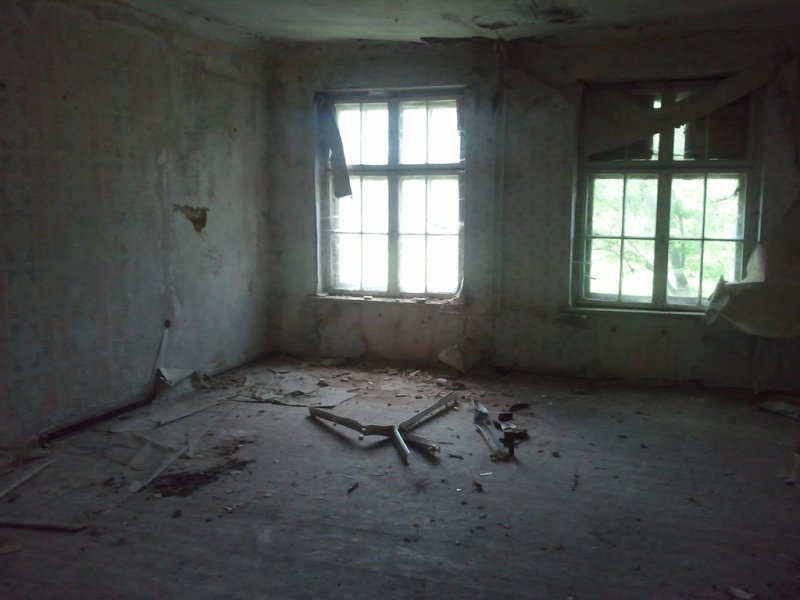 Aktuelle Fotos der Stadt Küstrin / Kostrzyn Oderinsel / Artilleriekaserne - Morbider Charme in der Ruine der Zölker-Villa *6