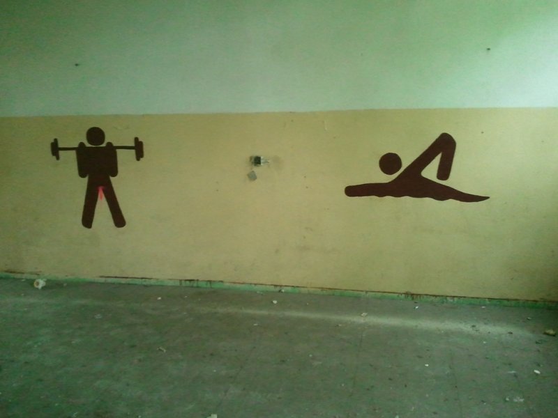Aktuelle Fotos der Stadt Küstrin / Kostrzyn Oderinsel / Artilleriekaserne - Russische Turnhalle, kindgerecht gestaltet *6