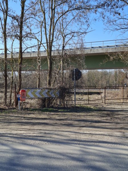 Aktuelle Fotos der Stadt Küstrin / Kostrzyn Oderinsel / Artilleriekaserne - Ungefährer Standort des Unterhaltungsgrenzsteins *9