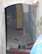 Kellereingang des Nebengebäudes *5