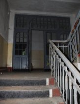 Treppenhaus mit Etagen-Eingang *5