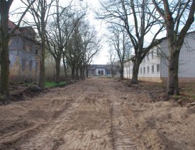 Artilleriestraße ohne Pflaster *6