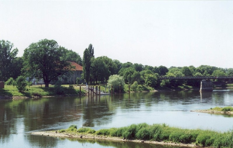 Aktuelle Fotos der Stadt Küstrin / Kostrzyn Oderinsel / Artilleriekaserne - Blick von der Festung Küstrin zur Artilleriekaserne *1
