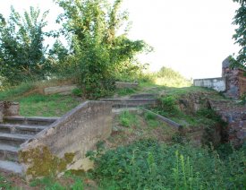 Treppenaufgang zum Kattewall vor der Sanierung ** - Der Zugang zum Kattewall südlich des Schlosses. Auf  den folgenden Fotos können sie einen 'virtuellen Spaziergang' über die  Wallanlagen von der Bastion Brandenburg über die Bastion Philipp bis zum  Kietzer Tor machen.
