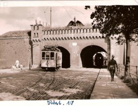 Berliner Tor in Küstrin mit Straßenbahn *3