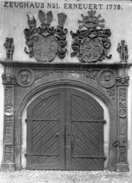 Historische Fotos von Küstrin Altstadt - Portal des Zeughauses *9