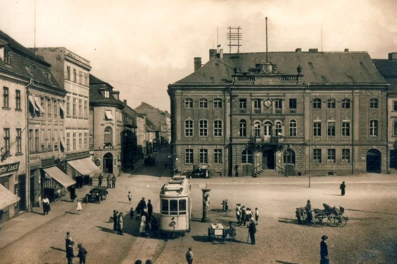 Historische Fotos von Küstrin SPEZIAL: Die elektrische Straßenbahn - Die Tram am Marktplatz (Altstadt) *2