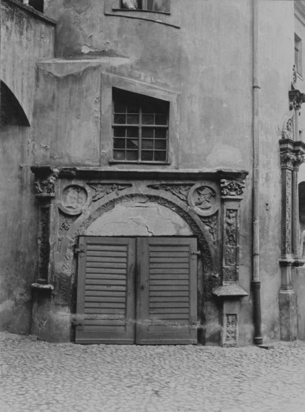 Historische Fotos von Küstrin SPEZIAL: Die Schlosskaserne - Portal im Hof II *4