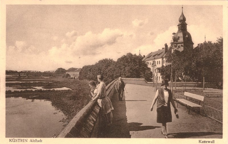 Historische Fotos von Küstrin SPEZIAL: Der Kattewall - Spaziergänger auf der Bastion Brandenburg *1