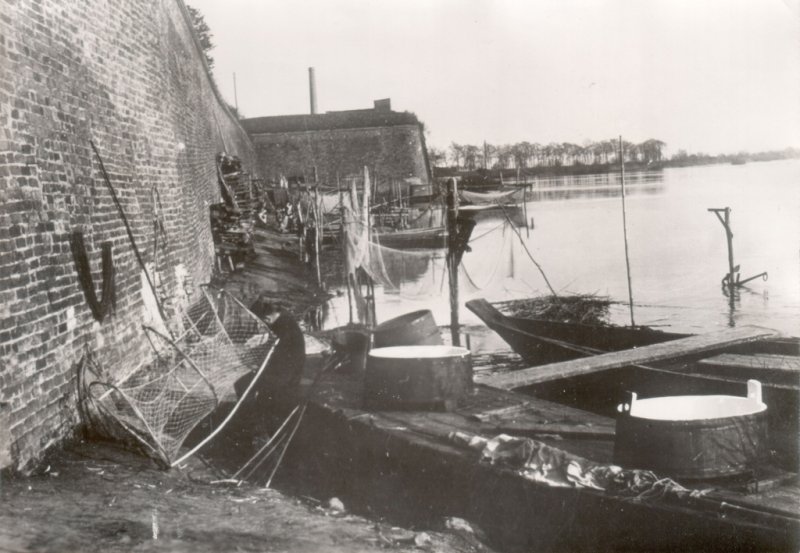 Historische Fotos von Küstrin SPEZIAL: Der Kattewall - Der Fischerhafen, Blick nach Süden *1