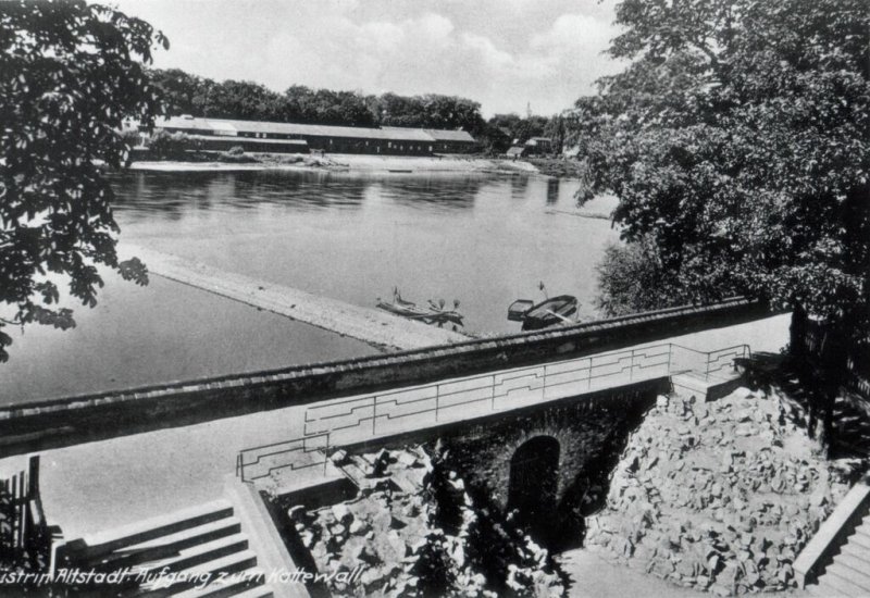 Historische Fotos von Küstrin SPEZIAL: Der Kattewall - Blick auf das Fischertor *1