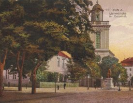 Die Schloßfreiheit *4 - ... mit der Marienkirche und der Kommandantur (links)