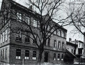 Das städtische Lyzeum in der Schulstraße *1