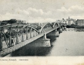 Die Oderbrücke *10 - Im Hintergrund die Artilleriekaserne und die Malzfabrik.