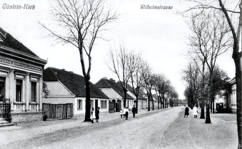 Historische Fotos von Küstrin Lange Vorstadt / Küstrin-Kietz - Wilhelmstraße Kietz bei Küstrin, Blick nach Westen *1