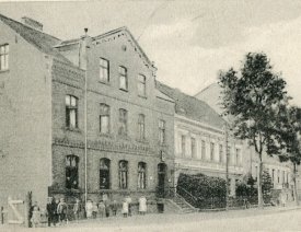 Kaiserliches Postamt Lange Vorstadt (Küstrin-Kietz) - rechts hinter den Bäumen